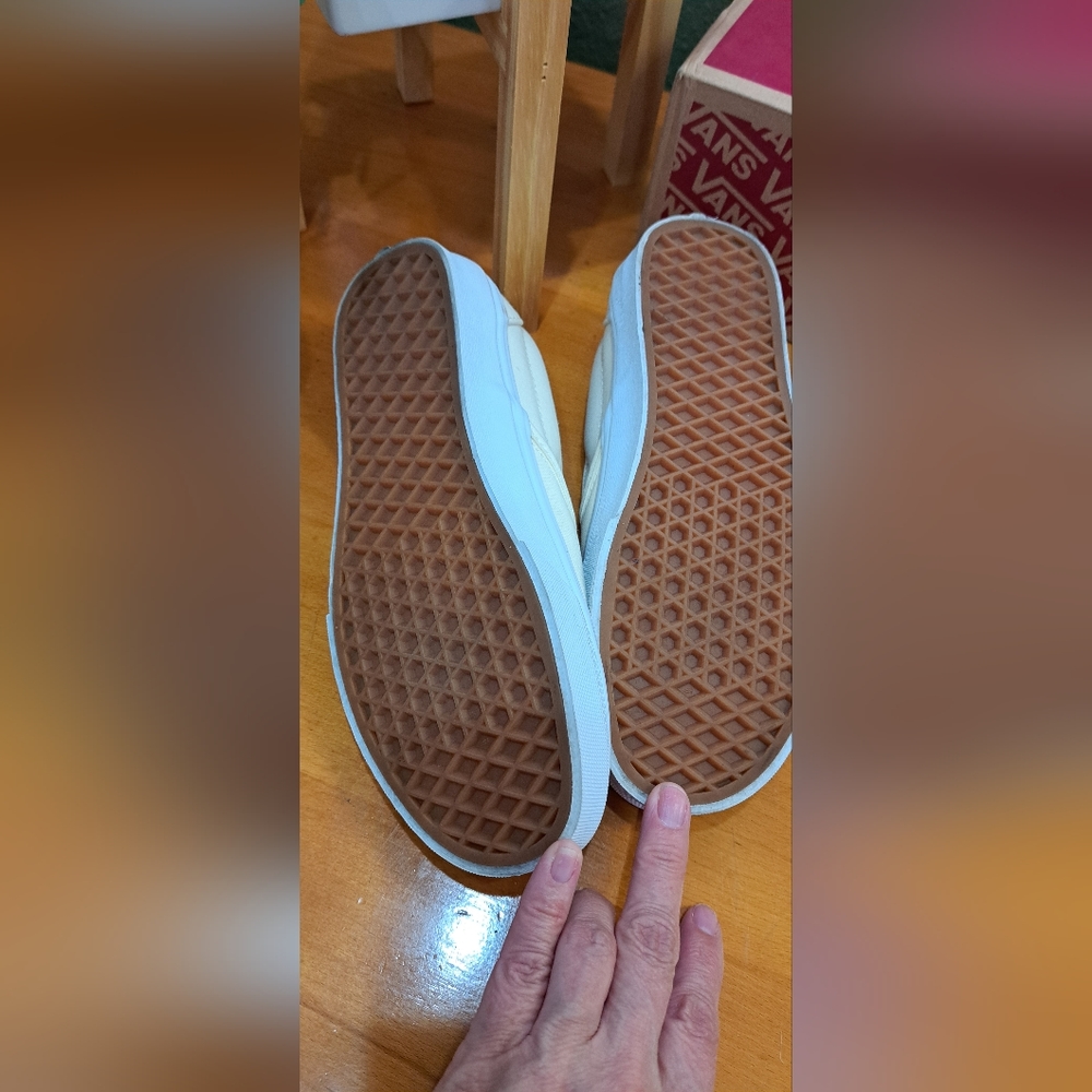 Vans - Picture 2 of 5
